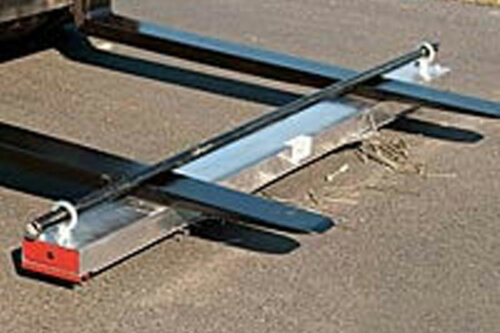 This versatile magnetic sweeper features a hinged collector plate that makes separating metal debris a snap. Available in widths from 24 to 72 inches