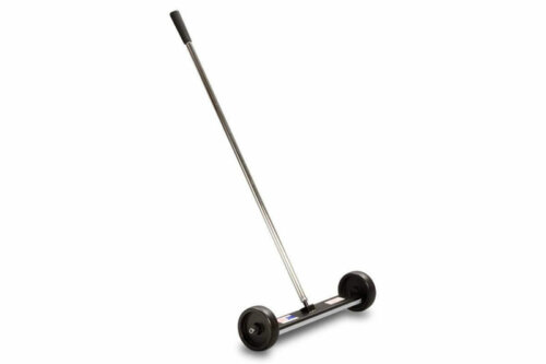 Perfect for driveways, job sites and warehouse floors, the super-strong Econo-Mag broom is capable of holding a 50-lb steel plate!