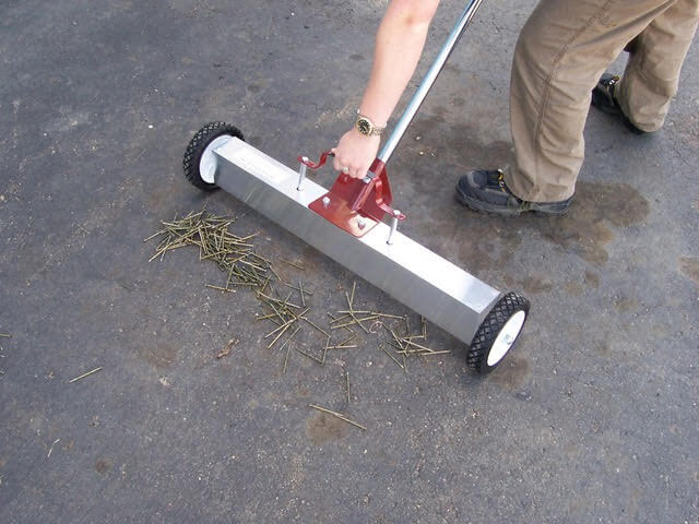 30" MAGNETIC SWEEPER 60lbs lifting power Pick Up Push Broom with release feature 